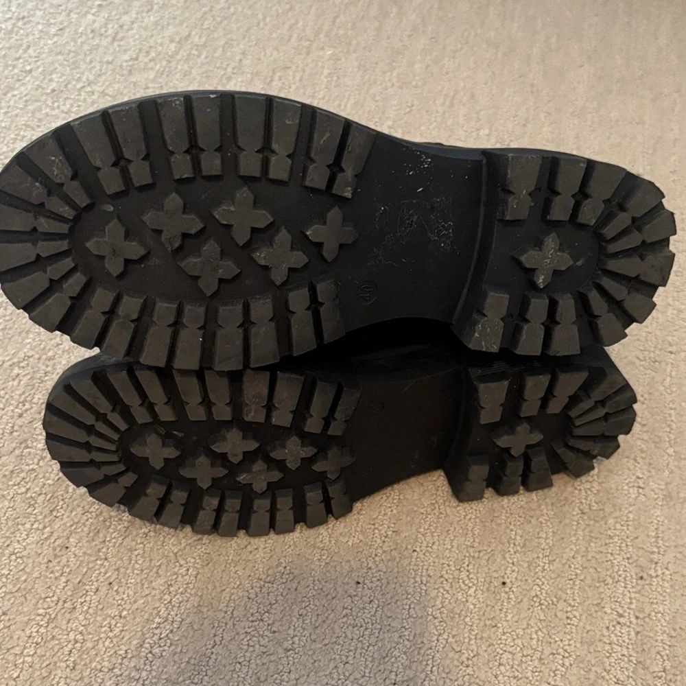 Black Leather Platform Boots. EU 40. Like New!